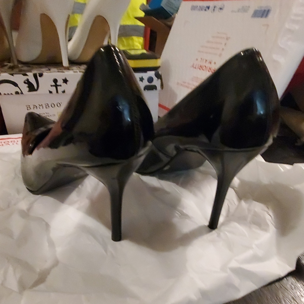 Low heel shoes